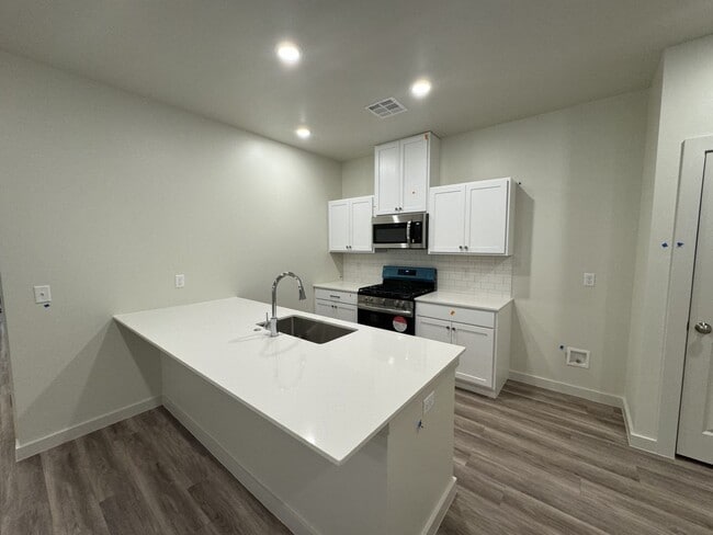 Photo - Luxury 3 Bedroom 2 Bathroom Duplex with 2 Car Garage in Bethany, Ok (ALL appliances included)