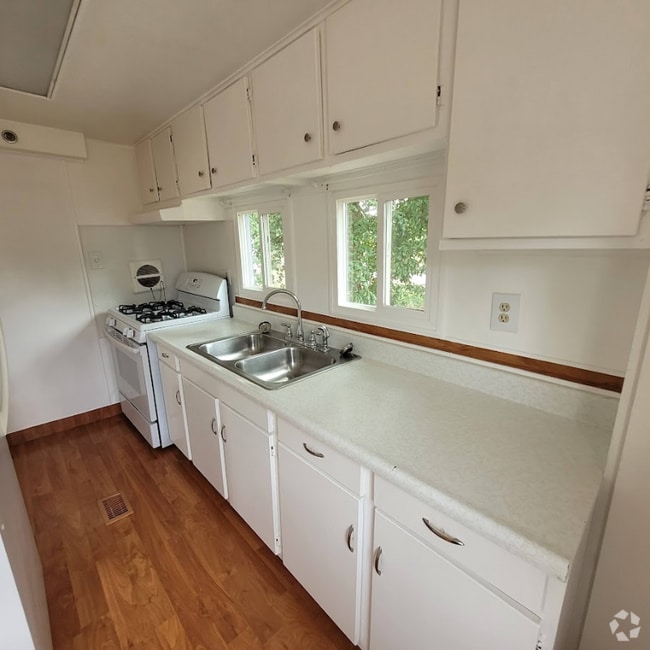 Building Photo - 3911 Goodnight Ave Rental