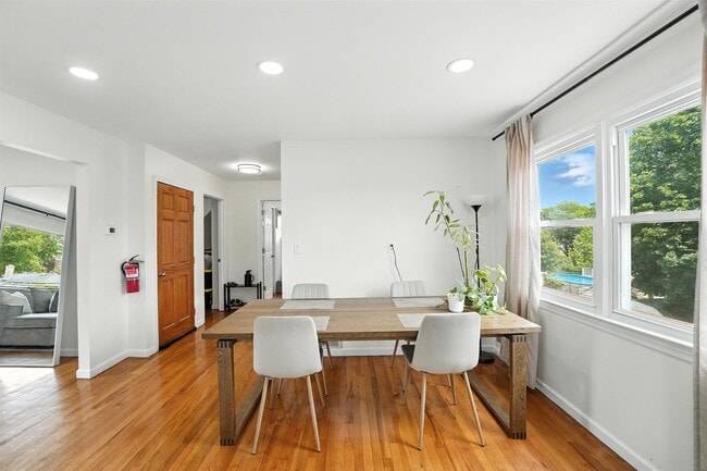 52 River St Unit 2