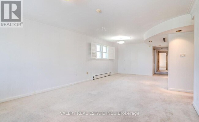 Photo - 47 Ranleigh Ave Unit 301