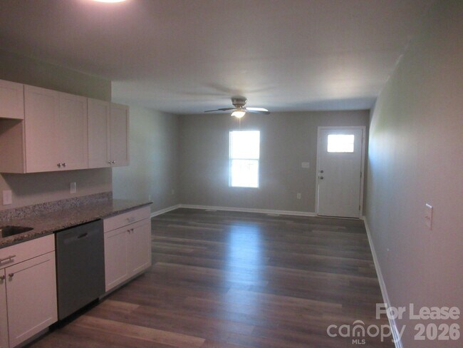 Photo - 405 Northbrook III School Rd