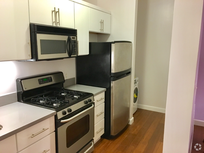 Building Photo - 1007 41st St Unit 211 Rental
