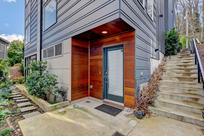 Building Photo - 3bd/3.5ba Seattle Townhome
