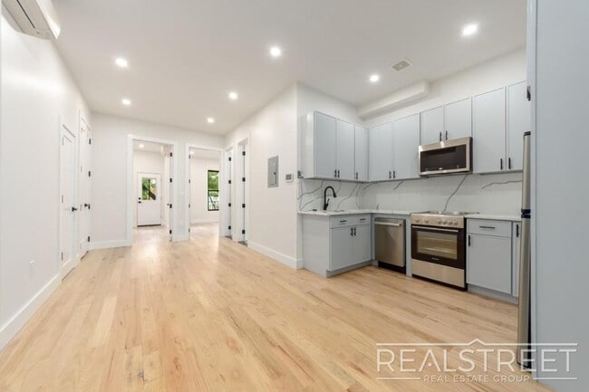 Building Photo - Brand New 3 Bed, 2 Bath with In-Unit Laund... Rental