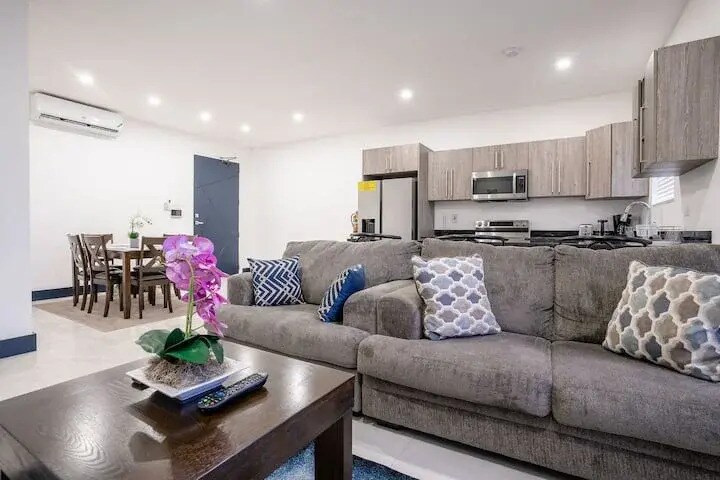 Photo - 2200 N Interstate 35E