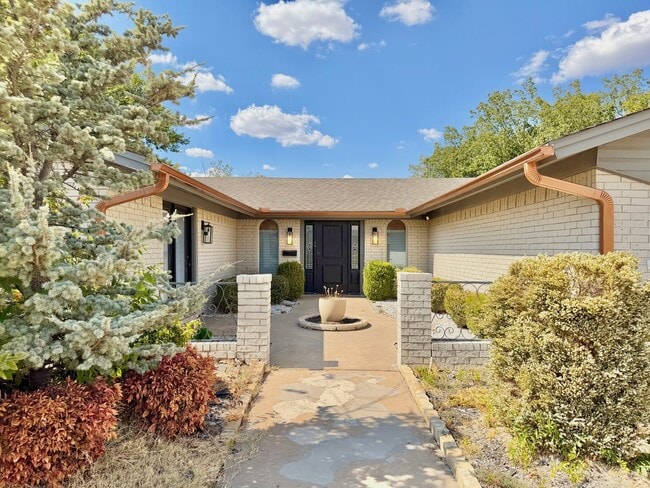 6933 NW Eisenhower Dr