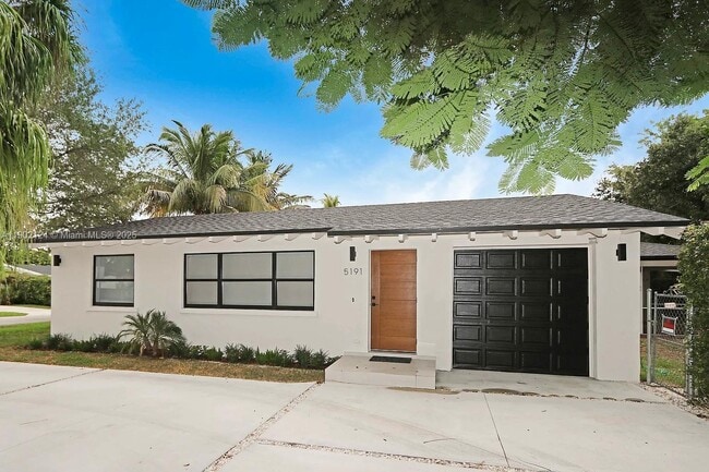 Building Photo - 5191 SW 67th Ave