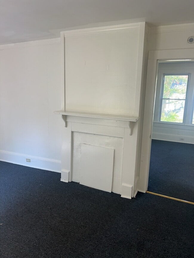 Photo - "Charming 2-Bedroom Retreat in Greenville – Ideal Location on W. 6th Street!"