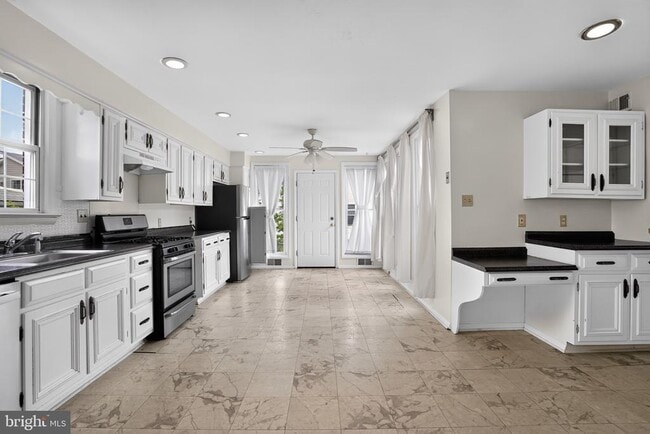 Photo - 1327 S Queen St