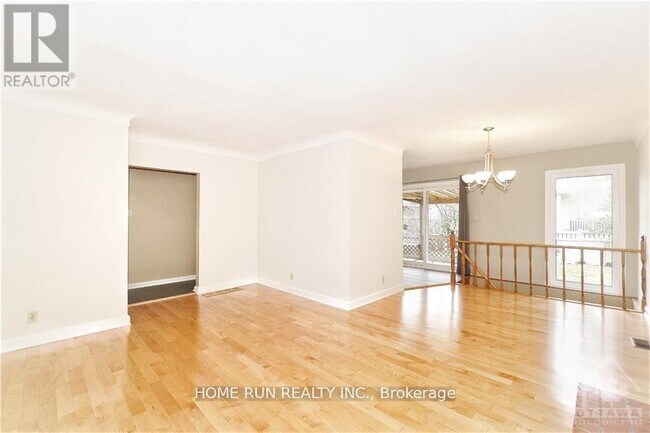 Photo - 39 Epworth Ave