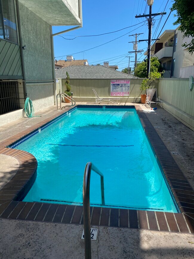 Photo - 1821 Thayer Ave