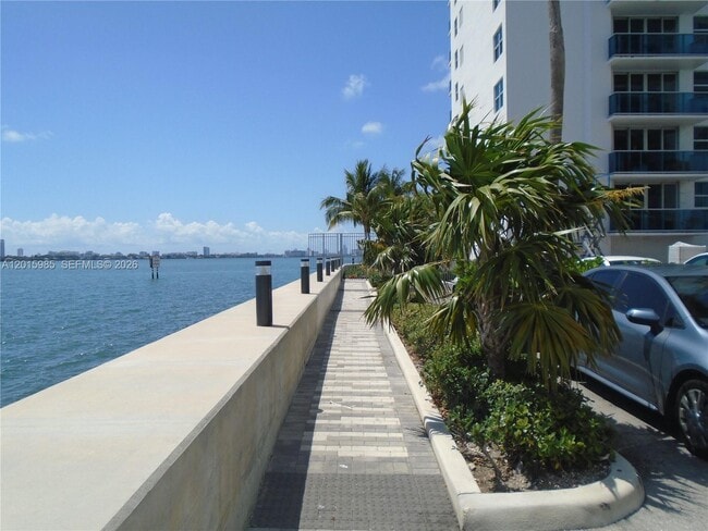 Photo - 7501 E Treasure Dr Unidad 2N