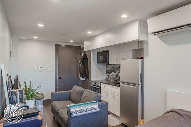 Photo - 870 New York Ave