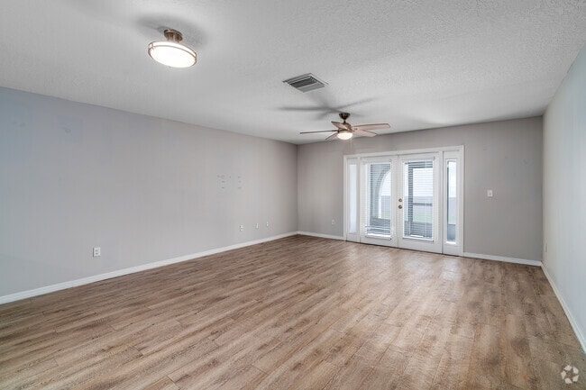 2BR, 2BA - 1,088SF - B2 - Living Room