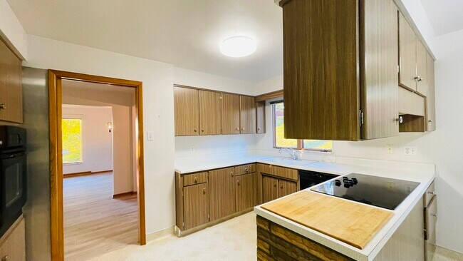 1491 E Maiden St Unit Main