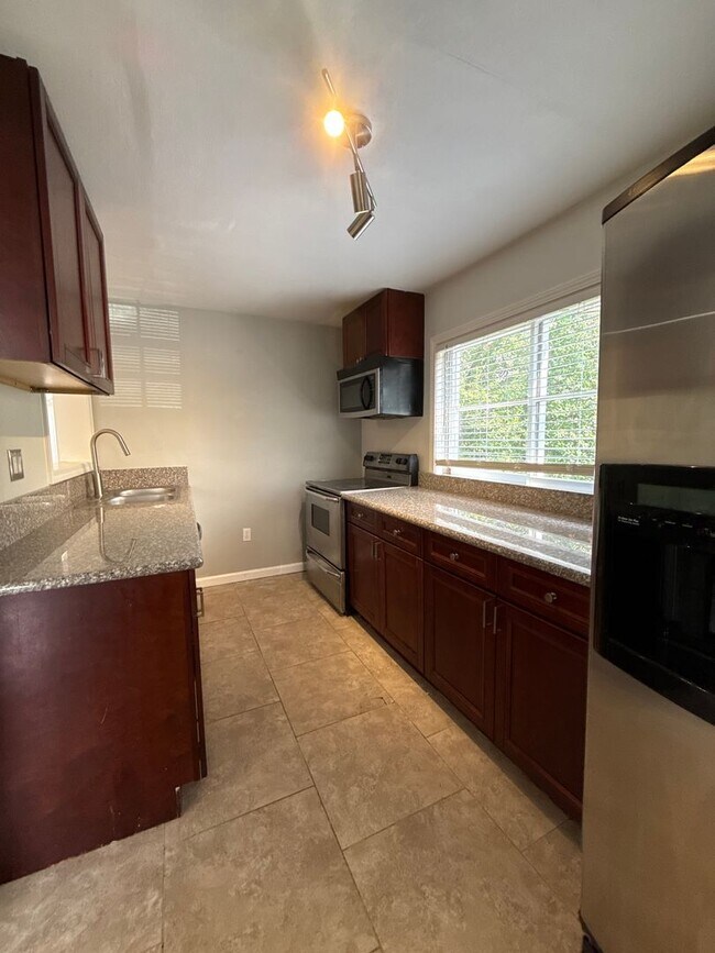 Photo - 1268 Eastland Rd SE Unit A