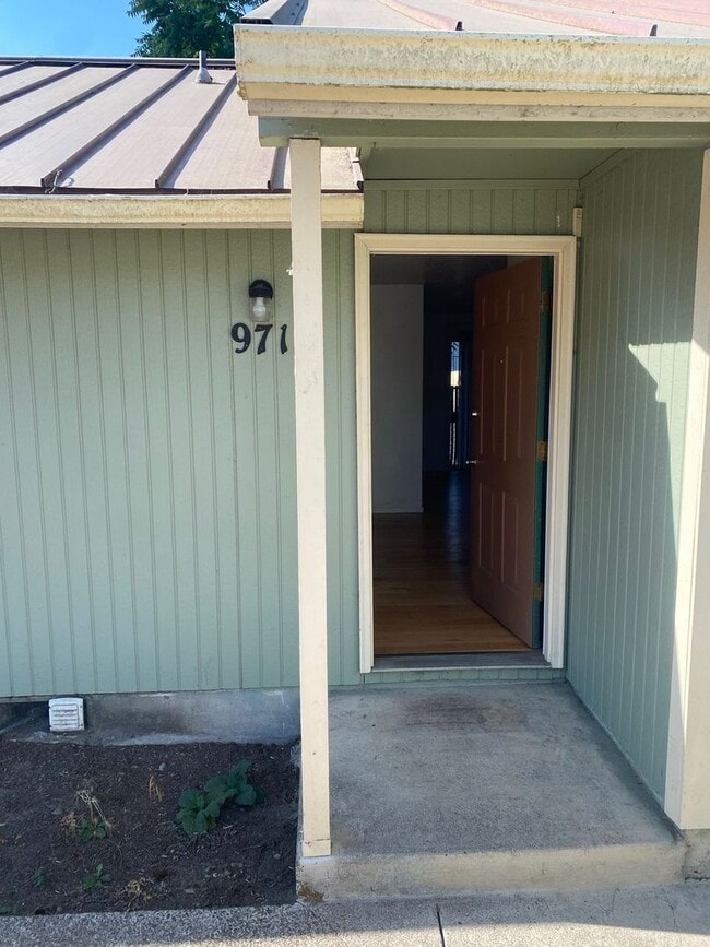 971-973 W. L St. - 971-973 W. L St. Apartment Unit 971