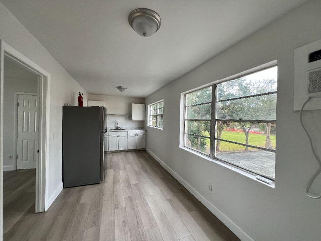 Photo - 1225 E New Haven Ave Unidad 204