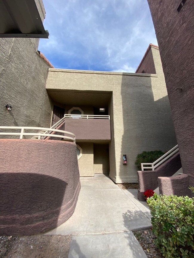 Building Photo - 5008 S Rainbow Blvd Unit #207