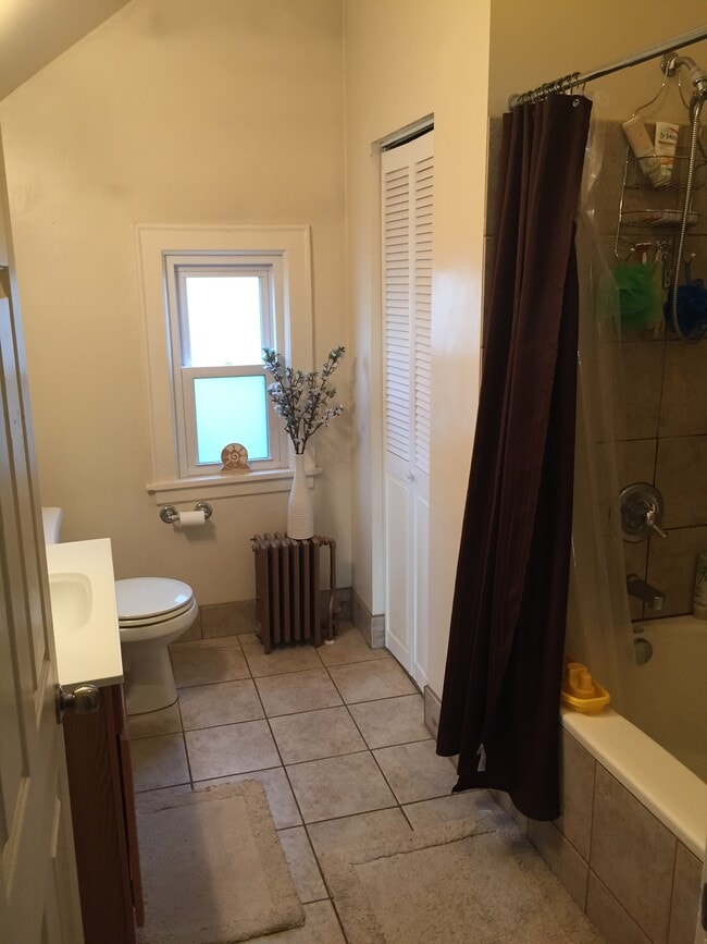 Shower - 1223 Selby Ave