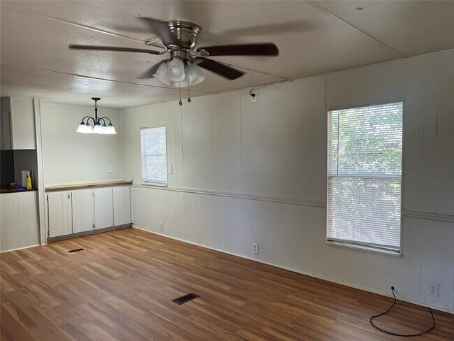 Building Photo - 806 N Oneal St