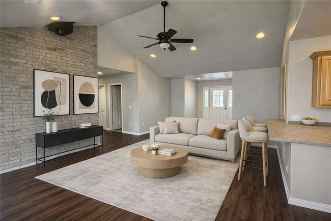 Photo - 77 Ingleborough Dr