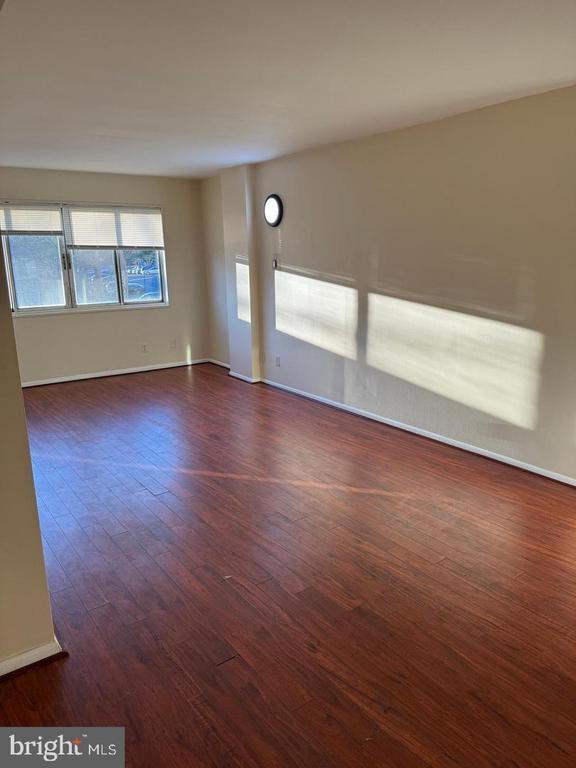 Building Photo - 5340 Holmes Run Pkwy Unit 301