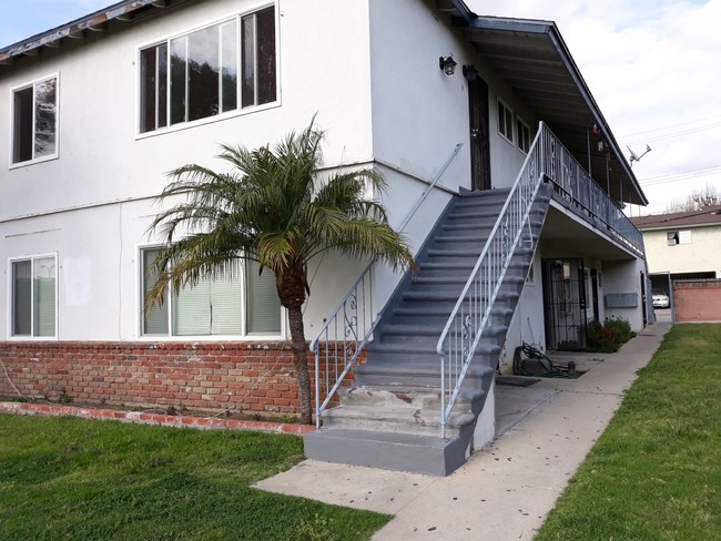 Edificio de 7 unidades - 14017 Dicky St Unidad # F