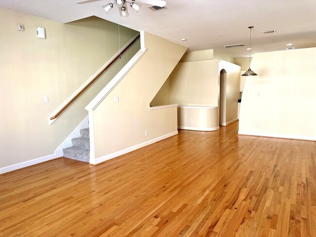 Photo - 2710 Hullsmith Dr Unidad 1203