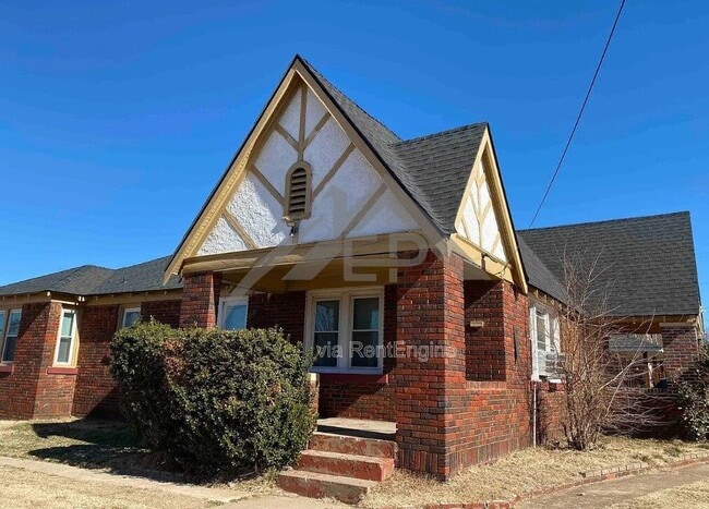 Building Photo - 1003 NE 17th St