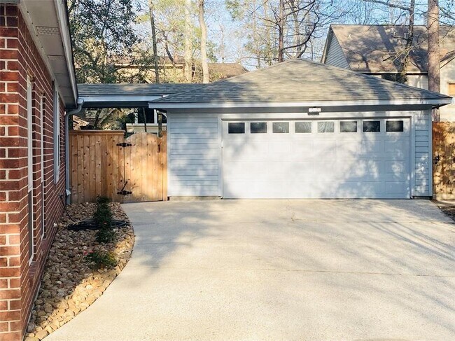 Photo - 39 Silent Brook Pl