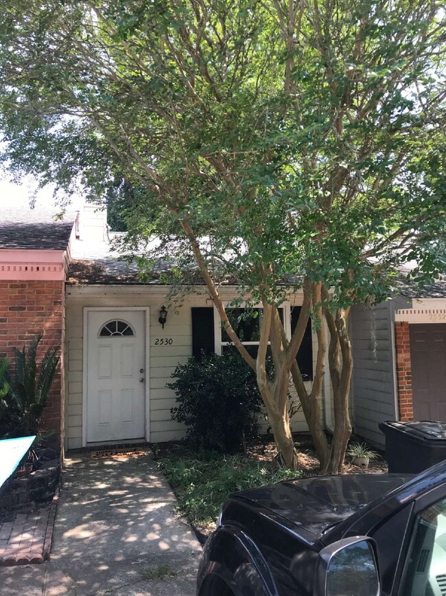 Spacious 1 BR 1 BA Available in July!