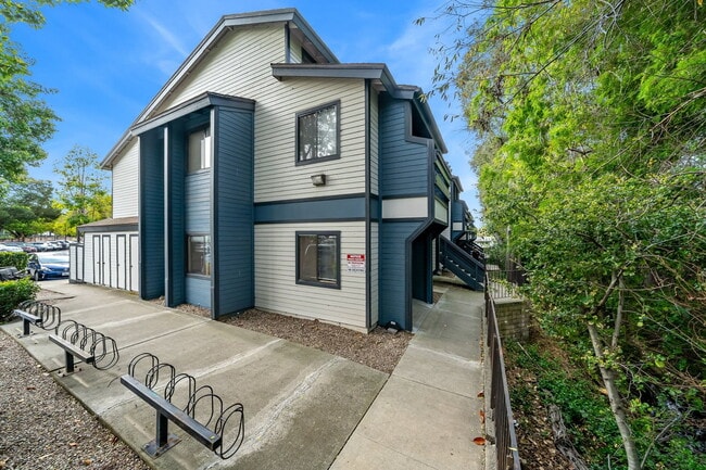 Building Photo - AVAILABLE JULY - 3 Bed / 2 Bath CLOSE TO CAL POLY