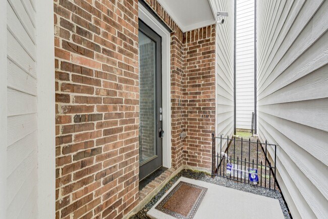 Photo - 5857 Dolores St