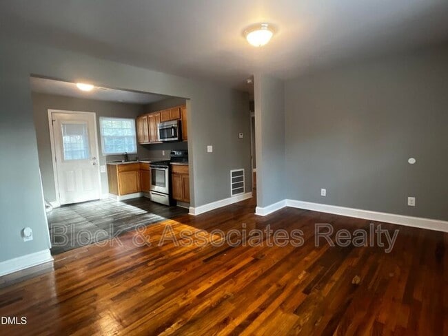 Photo - 807 Chatham St