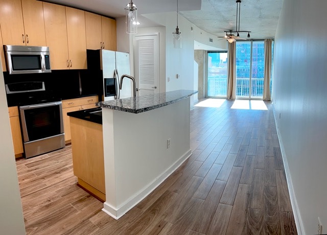 Photo - 777 N Ashley Dr Unidad 1304