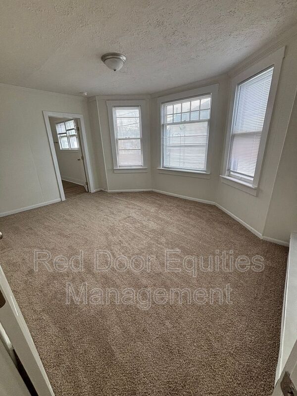 Photo - 522 N High St