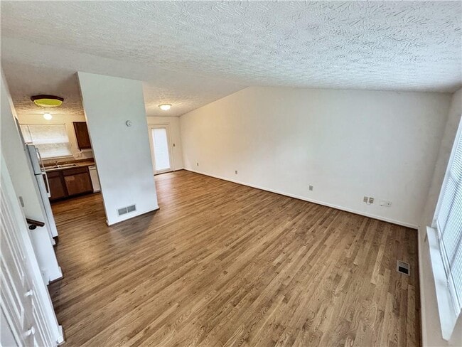 Photo - 100 Roswell Farms Ct