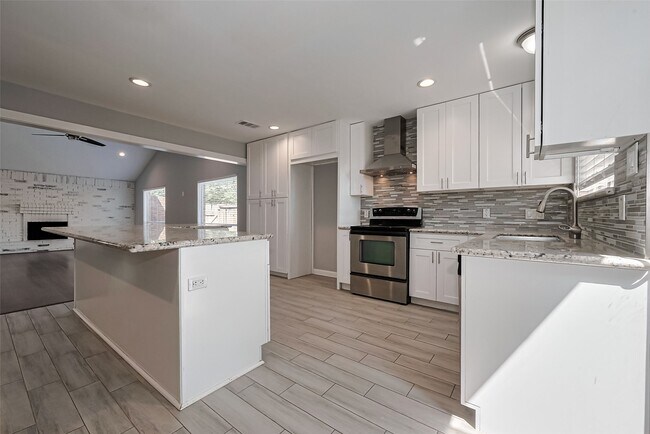 Photo - 319 Gentilly Dr