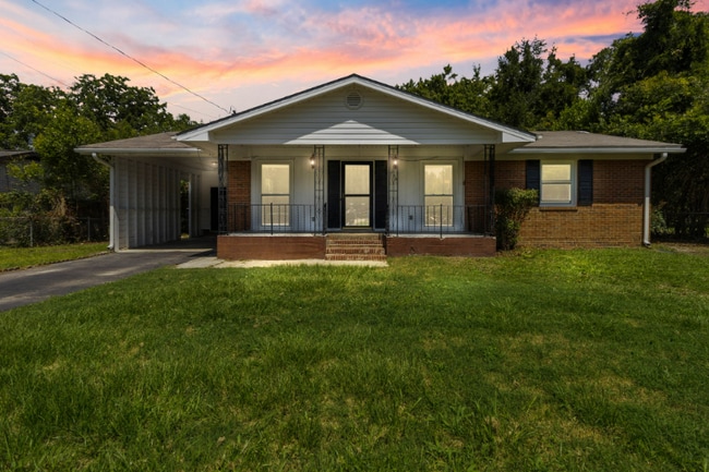 Photo - 738 Moriston Rd House