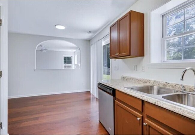 Photo - 102 Fallon Ct