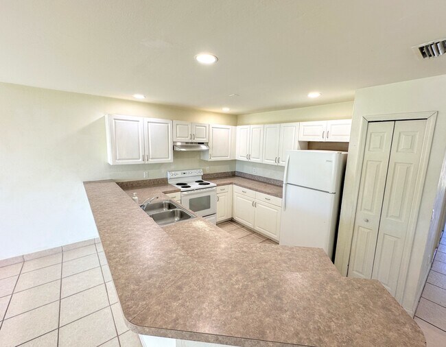 Photo - 714 Harold Ave S