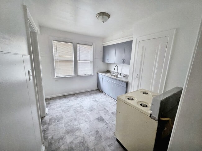 Photo - 9227 Grayton St