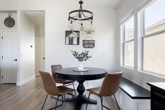 156 W Laurel Ct