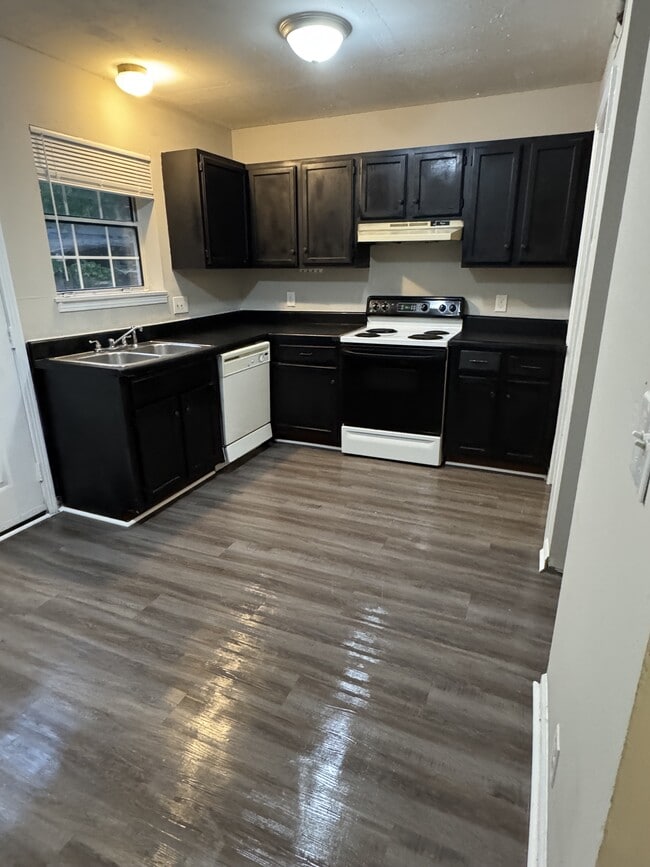 Photo - 807 Holder Ct