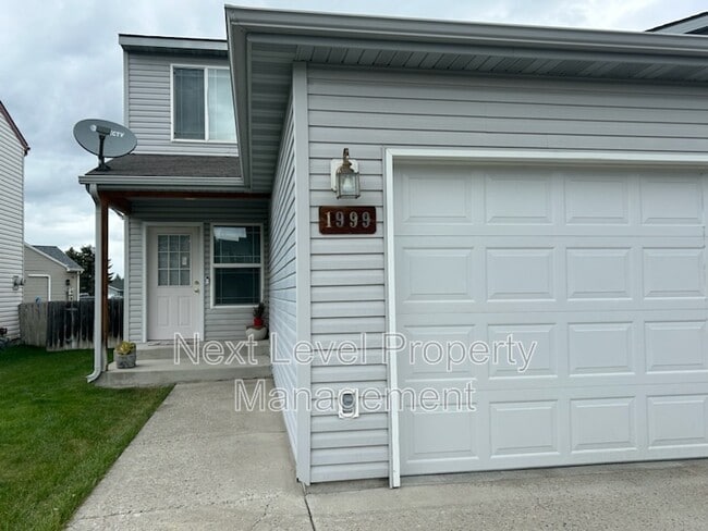 Photo - 1999 Greatview Dr Casa