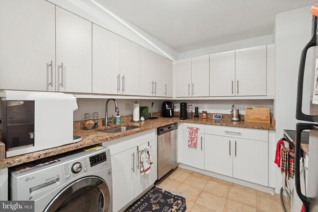 Photo - 219 S 18th St Unit 423