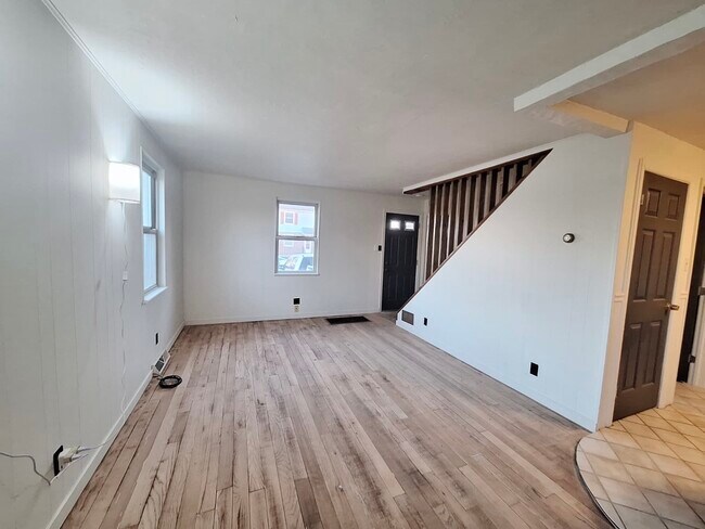 Photo - 991 Loucks Pl