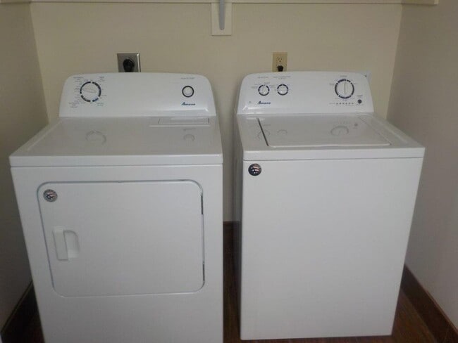 Photo - 3 Bedroom, 3 1/2 Bathroom Townhouse on Easterly Parkway