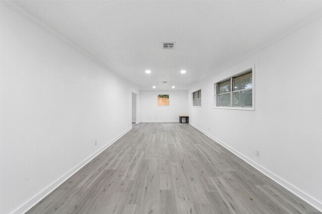 Photo - 1911 Ave O